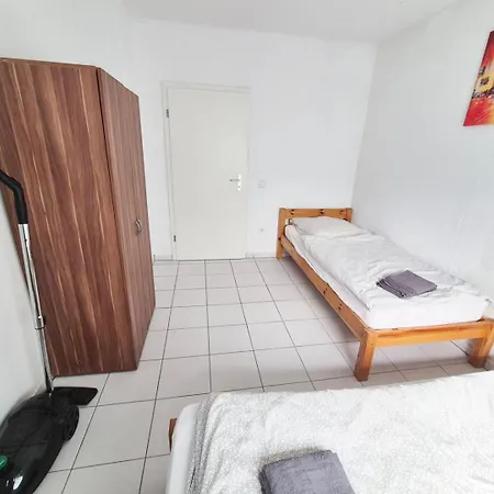 Comfortable In דירה קלן